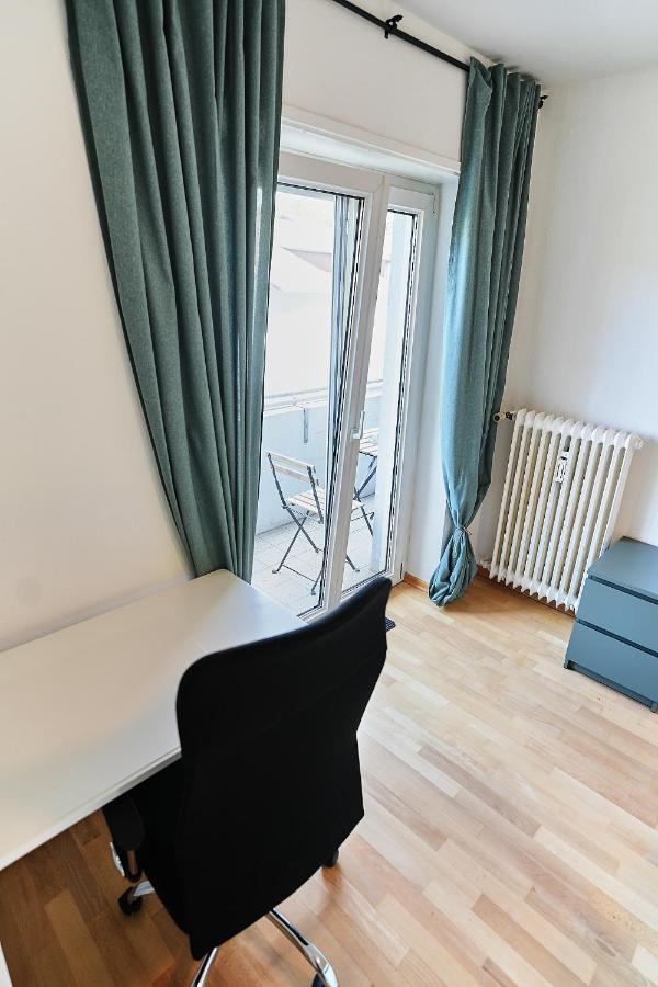 N2 Centrally Located 3-Room Apartment With Balcony Or Individual Rooms Карлсруэ Экстерьер фото